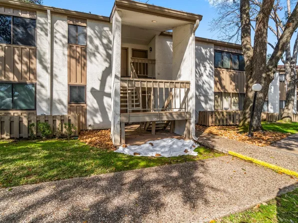 12100 Melville Dr APT 302C, Montgomery, TX 77356