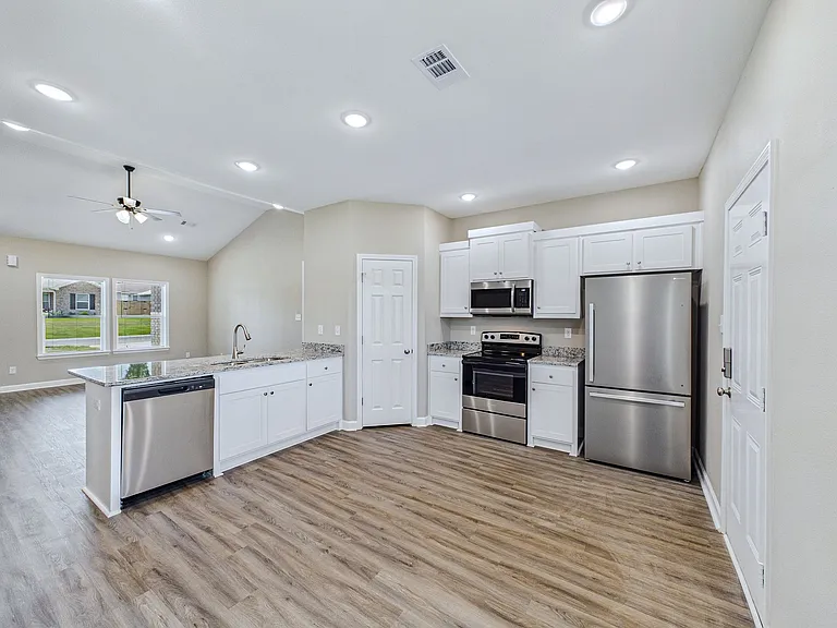 832 Pine Tree Rd — Photo 5