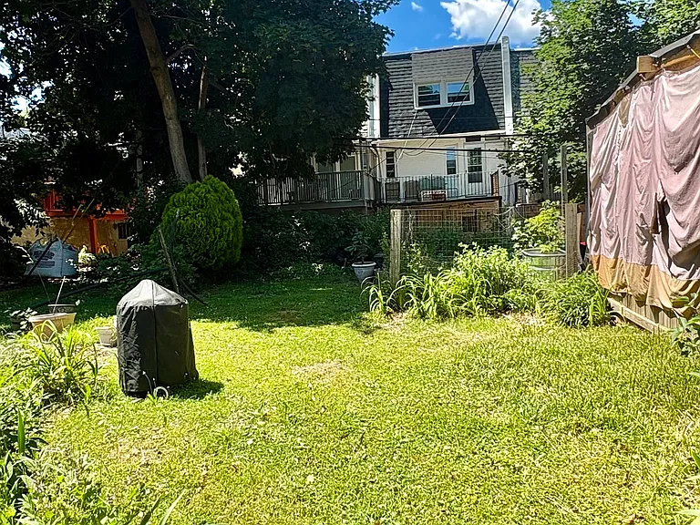305 E Pleasant St — Photo 17