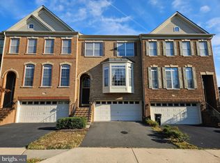 25860 Commons Sq, Chantilly, VA 20152