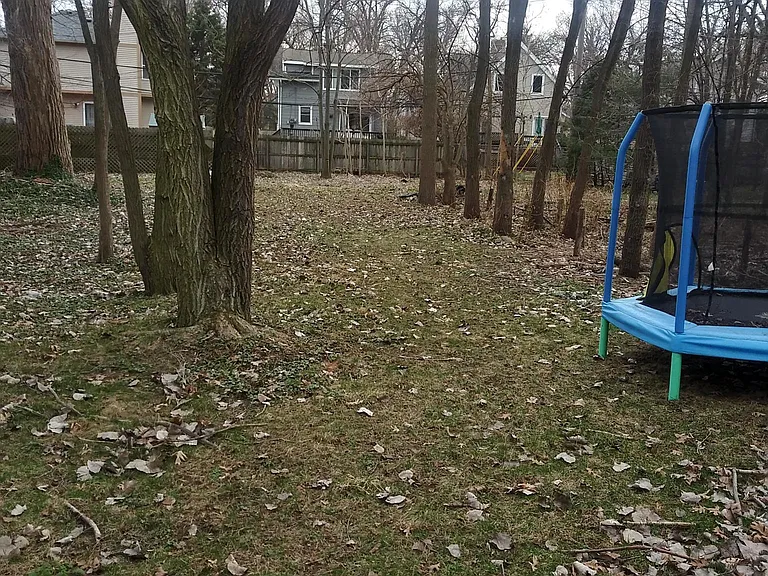 436 E Kenilworth Ave — Photo 2