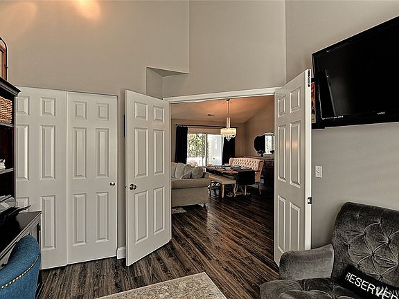 You will love the tall ceilings in this light and bright office/den