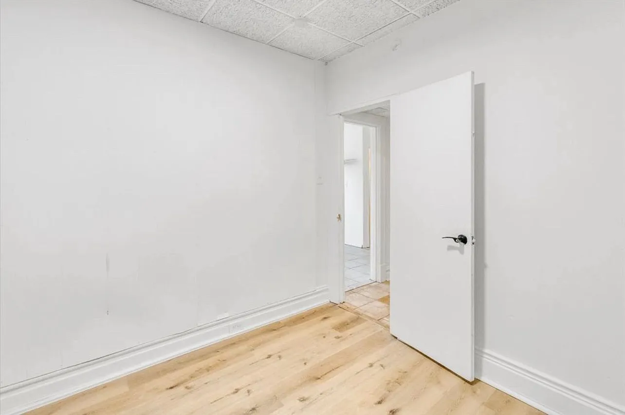3 bed, 1200 sqft, $1,200 — Photo 3