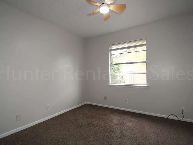 1905 Sherman Dr — Photo 18