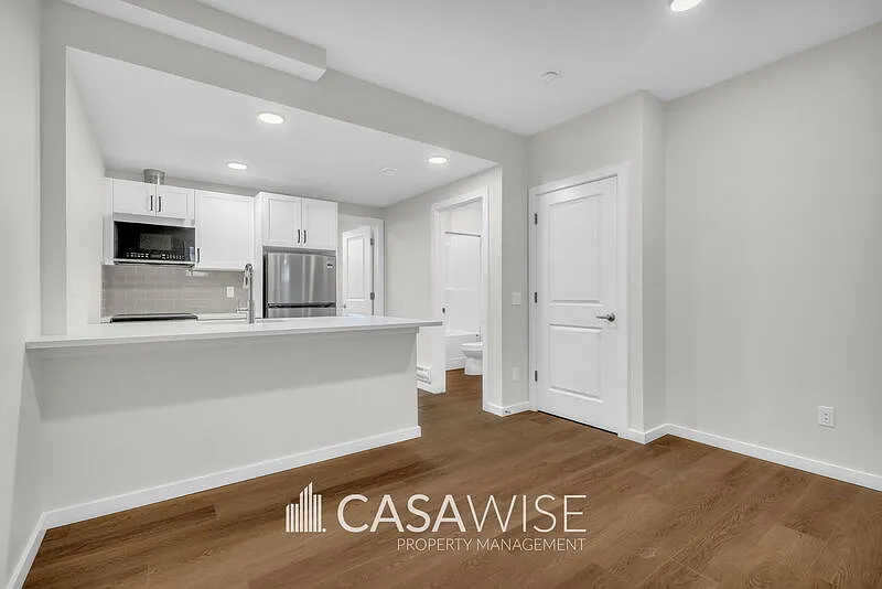 2 bed, 1.0 bath, 554 sqft, $1,200 — Photo 2
