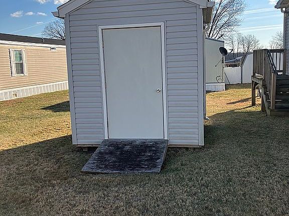 5th image of 29 Jacqueline Dr