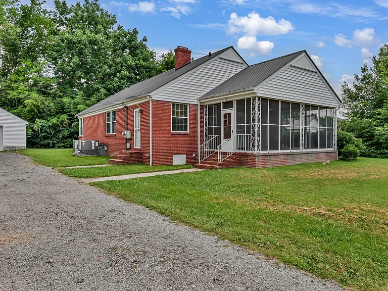 217 E Meadow Cir — Photo 8
