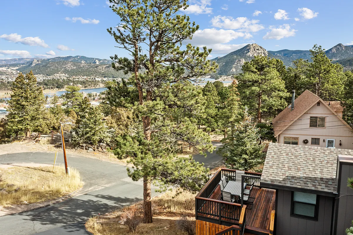 Views from the front of the home and deck! - 610 Landers St