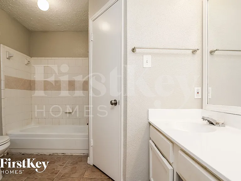 11431 Stoughton Dr — Photo 10