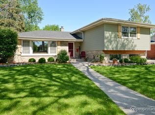 881 S Mitchell Ave, Elmhurst, IL