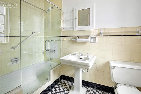 Sold by Sotheby's International Realty | media 16