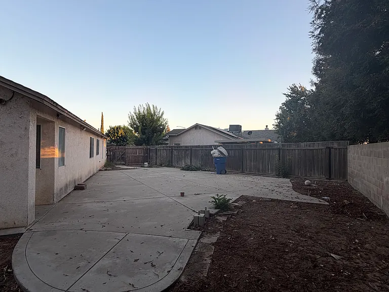 5765 N Ivanhoe Ave — Photo 9