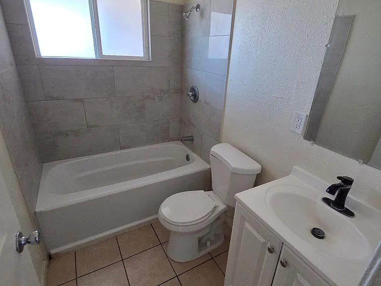 2433 E Cameron Vis — Photo 11
