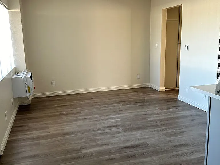 Lake Street Apartments — Photo 30