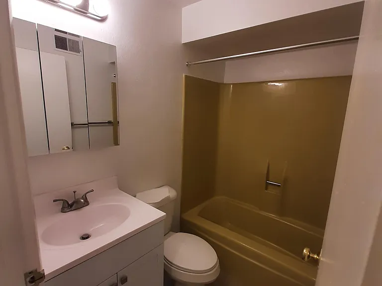 143 Lynwood Mnr #1 — Photo 7