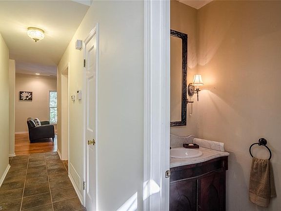 3rd image of 400 A Fisher Park Cir