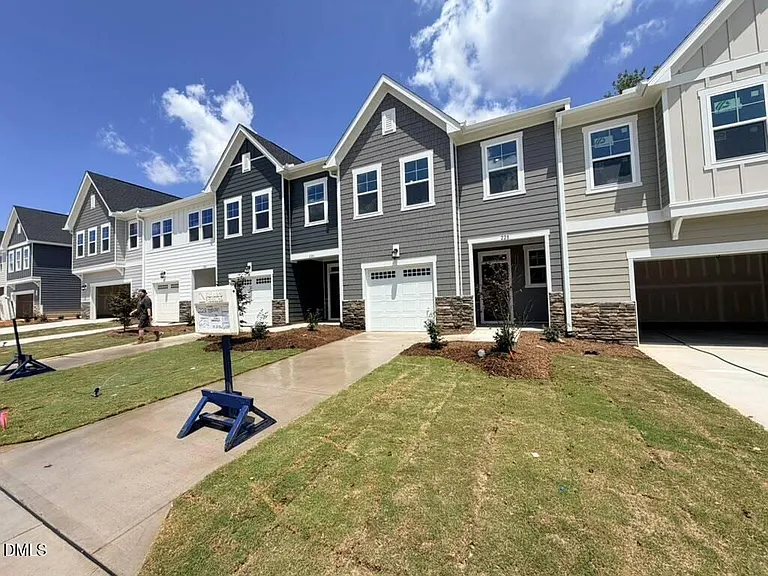 228 Deercroft Dr — Photo 3