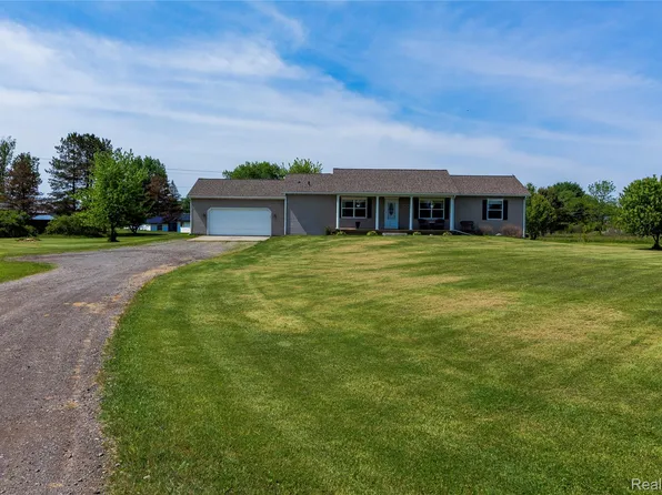 1872 Lonsberry Dr, Lapeer, MI 48446