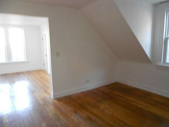 2nd image of 2827 N Sacramento Ave #2
