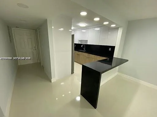 Samari Lake East Condo — Photo 4