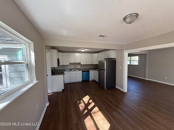 3rd image of 1811 Wilson Ave