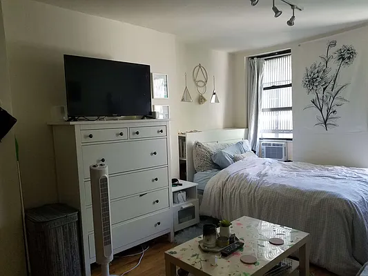 Rented by Chartwell Manhattan Realty | media 3