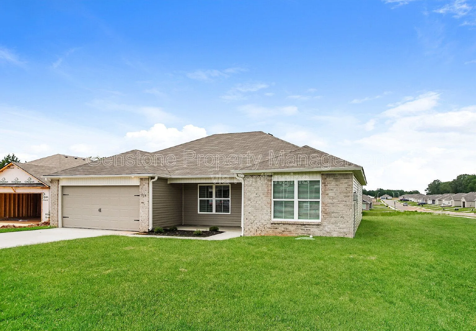 4 bed, 2.0 bath, $1,850 — Photo 2