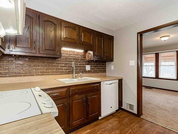 4th image of 318 N Ash Ave