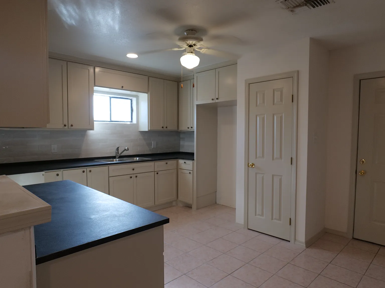 2 bed, 1120 sqft, $1,300 — Photo 4