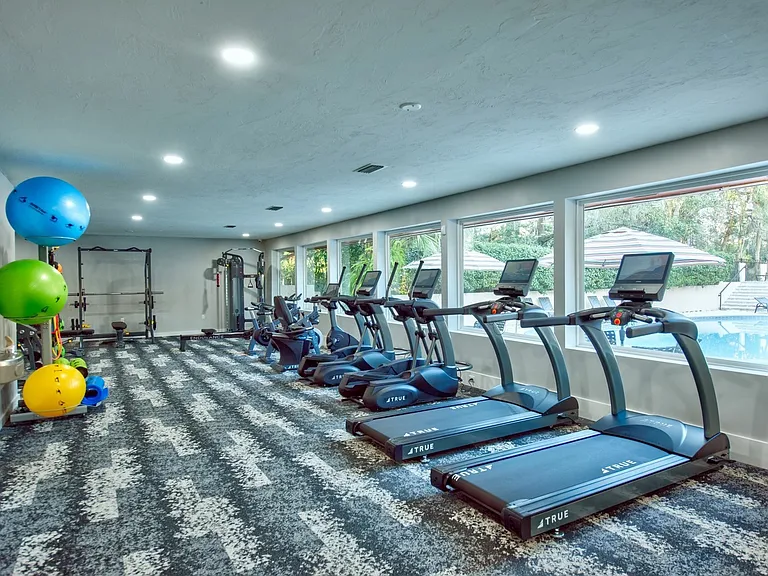 Madison Pointe — Photo 6