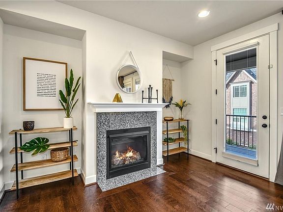 4th image of 1079 10th Ave NE #1.5