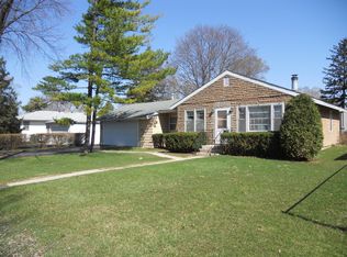 20 E Pineview Dr, Round Lake Park, IL
