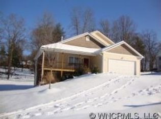 340 Drexel Farm Dr, Hendersonville, NC 28739