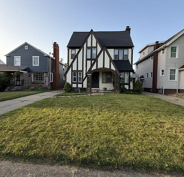 17917 E Park Dr — Photo 1