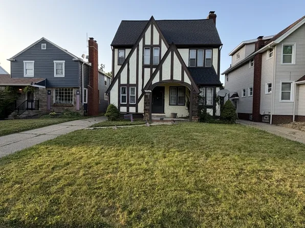 17917 E Park Dr, Cleveland, OH 44119