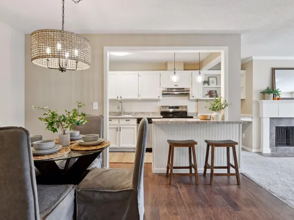 10311 Cedar Lake Rd APT 215, Minnetonka, MN 55305