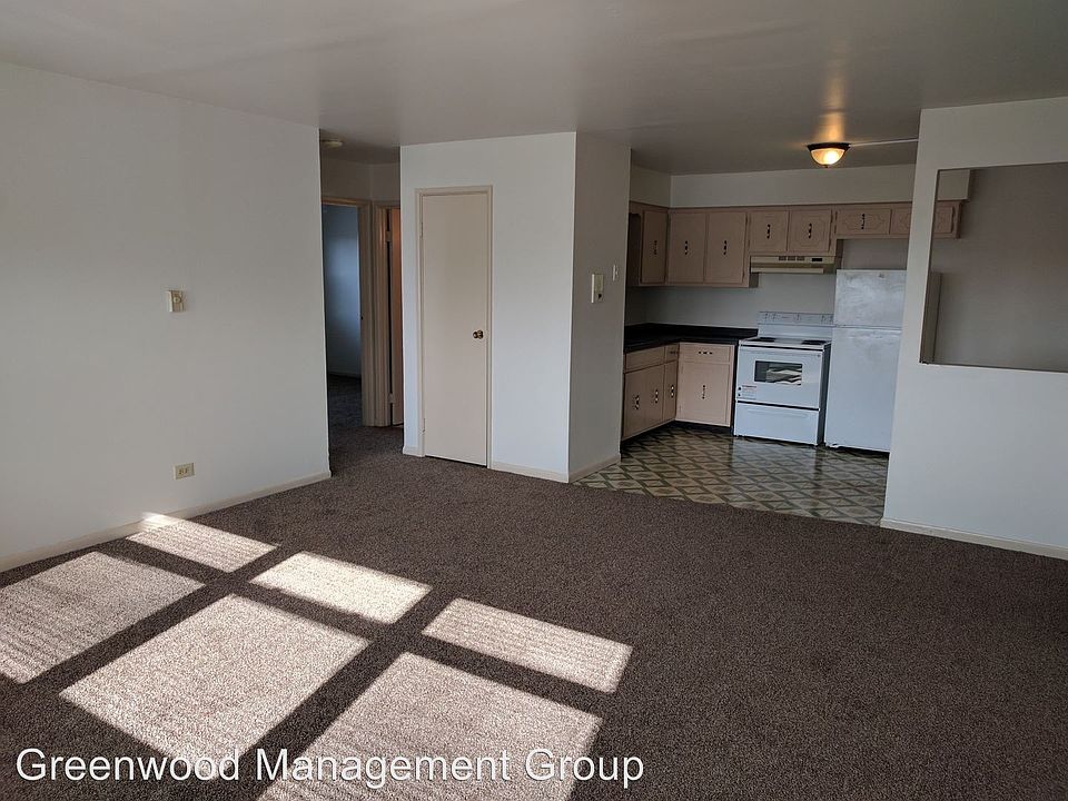 1st image of 1118 Parkwood Dr APT 303