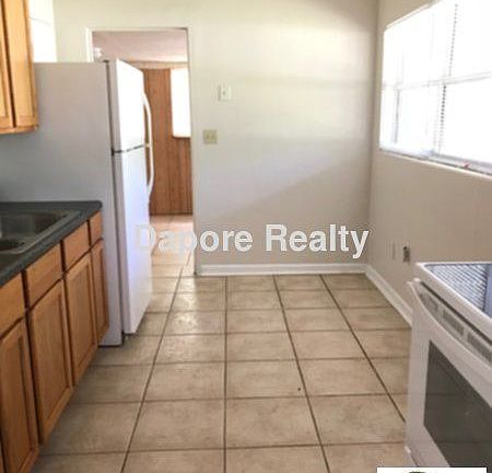 4th image of 129 Country Club Cir