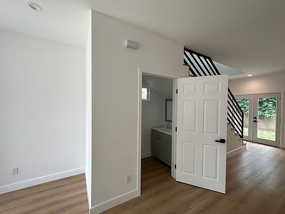 5th image of 11277 Chivers Ave