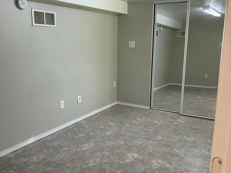 16210 N Park Dr — Photo 2