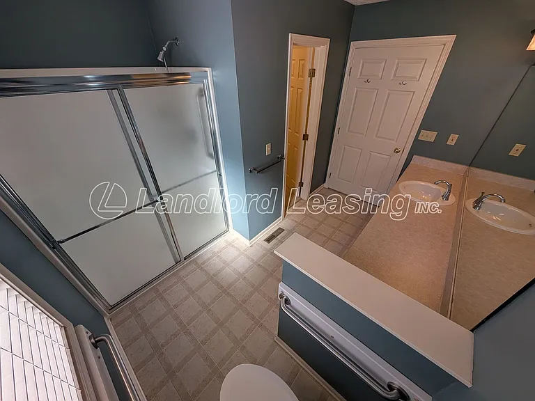 1417 Hollow Wood Ln — Photo 13