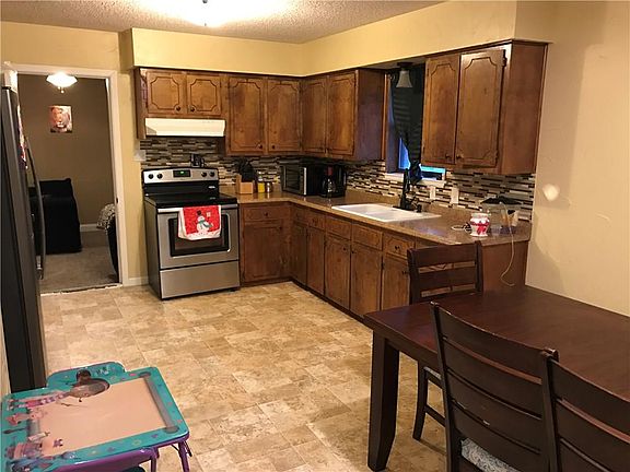 3rd image of 4410 Edgewood Dr