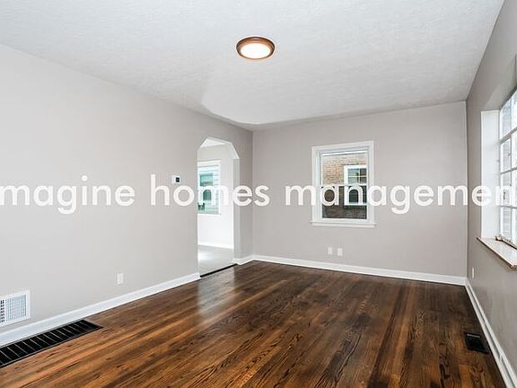 3rd image of 3776 Meadowlark Ln