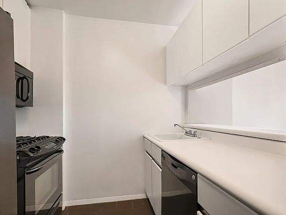 5th image of 21 S End Ave APT 436