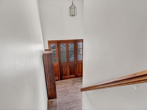 4th image of 333 Hill Crest Cir