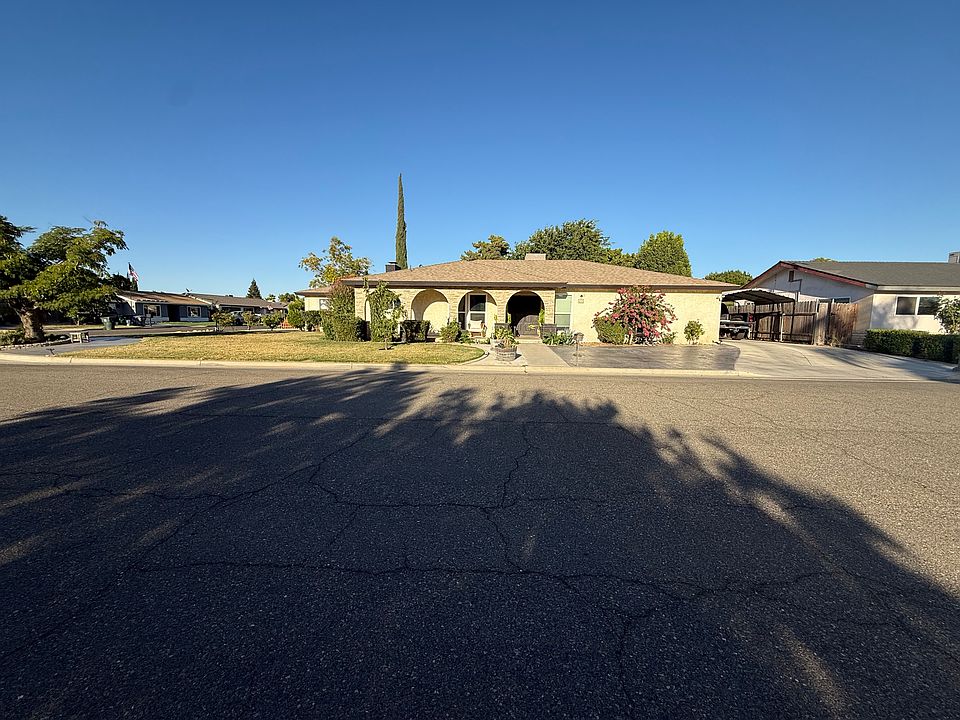 1st image of 413 Autumn Rd