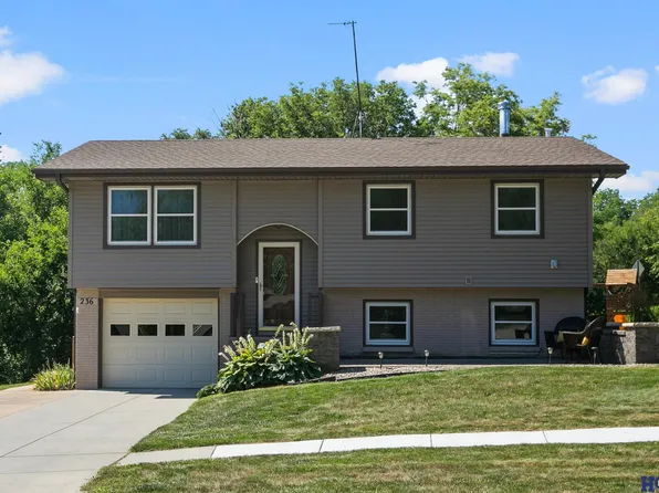 236 Plum Creek Ln, Seward, NE 68434