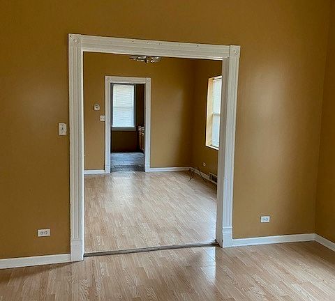 4th image of 14147 S School St