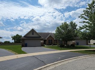 1051 Cherrywood Ln, Schererville, IN 46375