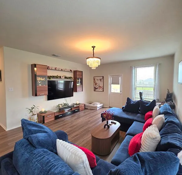 350 Bedford Falls Ln — Photo 3